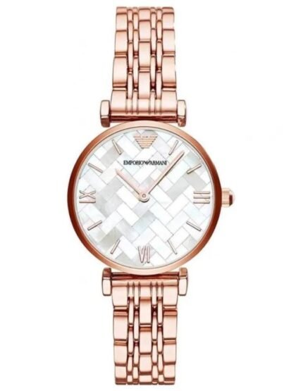 Marque: Emporio Armani Modèle: Armani Retro Boîtier: Diamètre : 32 mm Epaisseur : 8 mm Acier inoxydable Argent Cadran: Verre : Minéral Argent Bracelet: Largeur : 14 mm Acier Inoxydable Argent Etanchéité: 30 m (3 ATM) Type de boucle: Boucle déployante