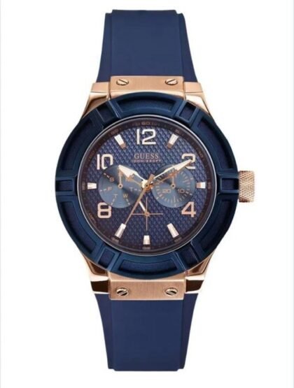 Marque: Guess Modèle: U0571L1 Boîtier: Diamètre : 39 mm Epaisseur : 9 mm Cadran: Verre : Minéral Gold Bracelet: Largeur : 18 mm Silicone Etanchéité: 30 m (3 ATM) Type de boucle: Boucle simple