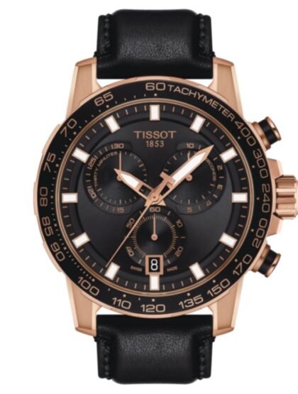Marque: TISSOT Modèle: SUPERSPORT Boîtier: Diamètre : 45.5 mm Epaisseur : 11.9 mm Acier inoxydable Cadran: Verre : Sapphire Bracelet: Largeur : 22 mm Cuir Black Etanchéité: 100 m Type de boucle: Boucle déployante Détails techniques: Dateur Chronomètre