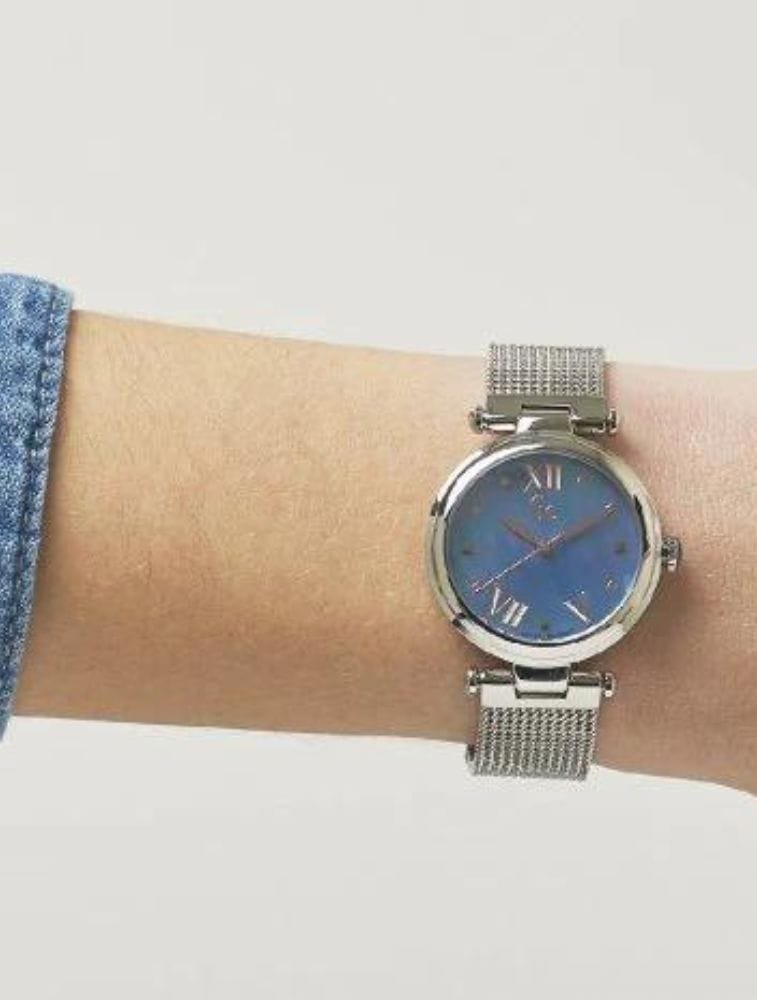 Montre Femme Gc Guess Collection Lady Chic Y31001L7 Argentée et Cadran Nacre Bleue – Image 3