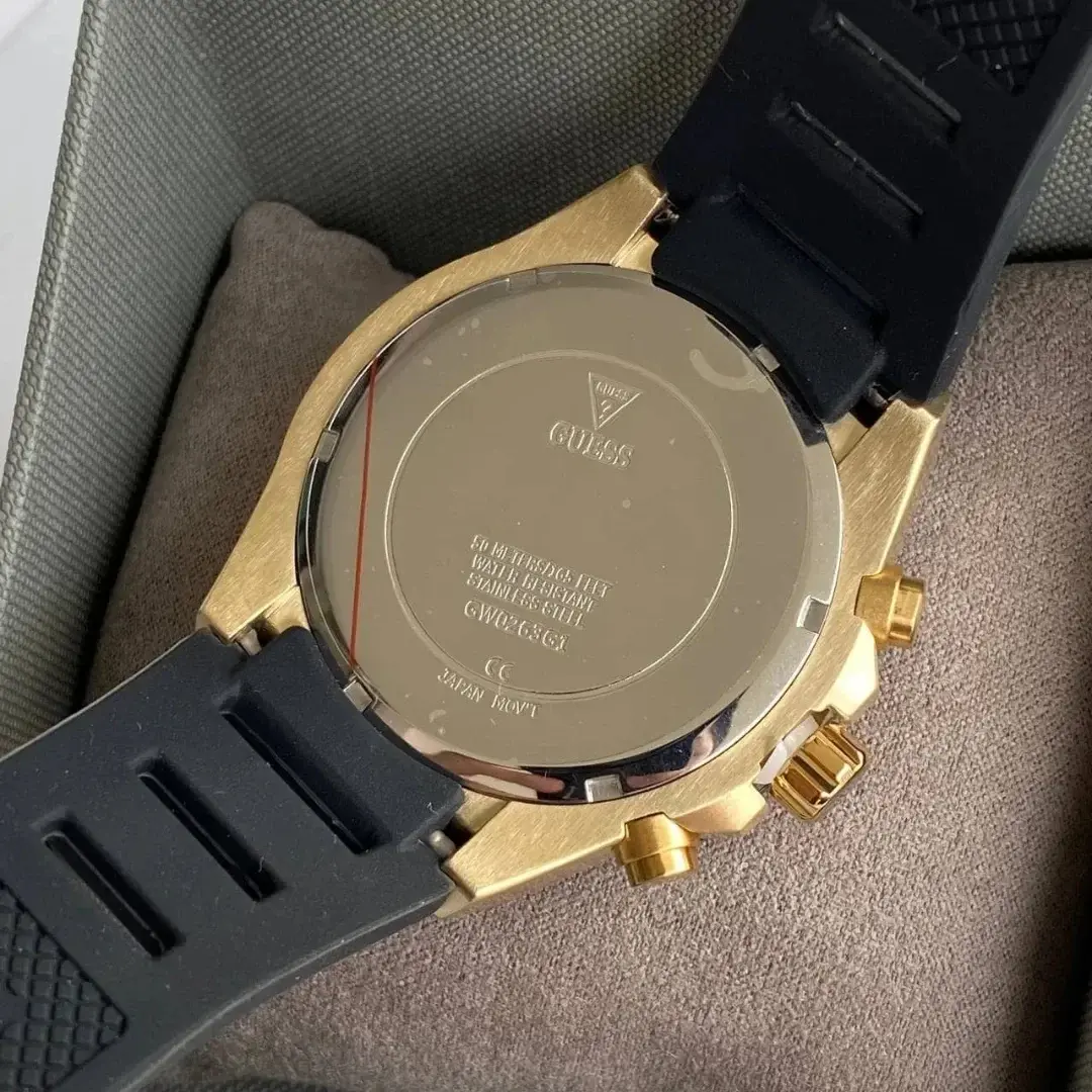 Montre Guess GW0263G1 Momentum montre homme dorée avec cadran noir et bracelet silicone noir - الصورة 3