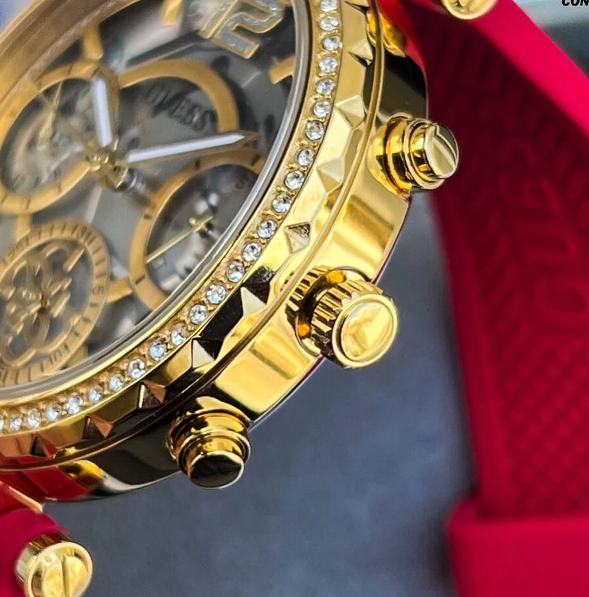 Montre Guess GW0484L1 Solstice montre femme dorée avec cadran transparent et bracelet rouge - الصورة 5