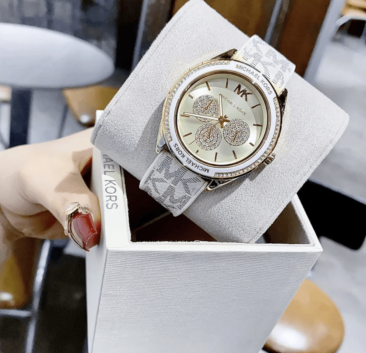 Montre Femme Michael Kors Jessa MK7204 : L'Éclat Doré et Blanc Multifonction – Image 3