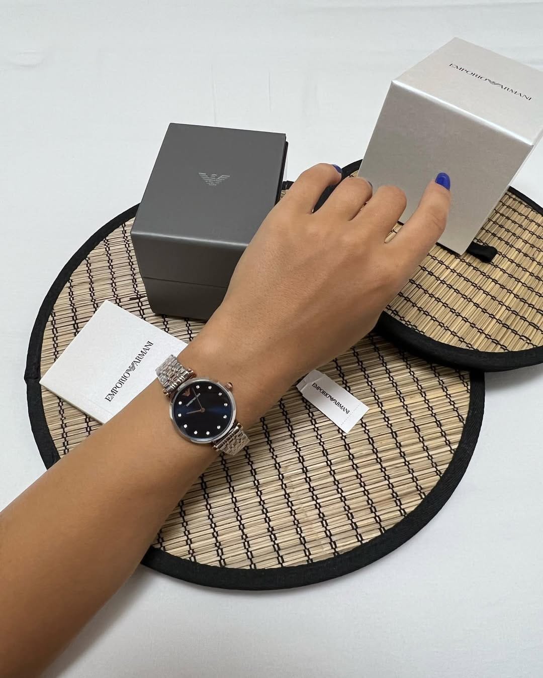 Montre Femme Emporio Armani AR11092 Bicolore Or Rose Cadran Bleu Marine 32mm – Image 4