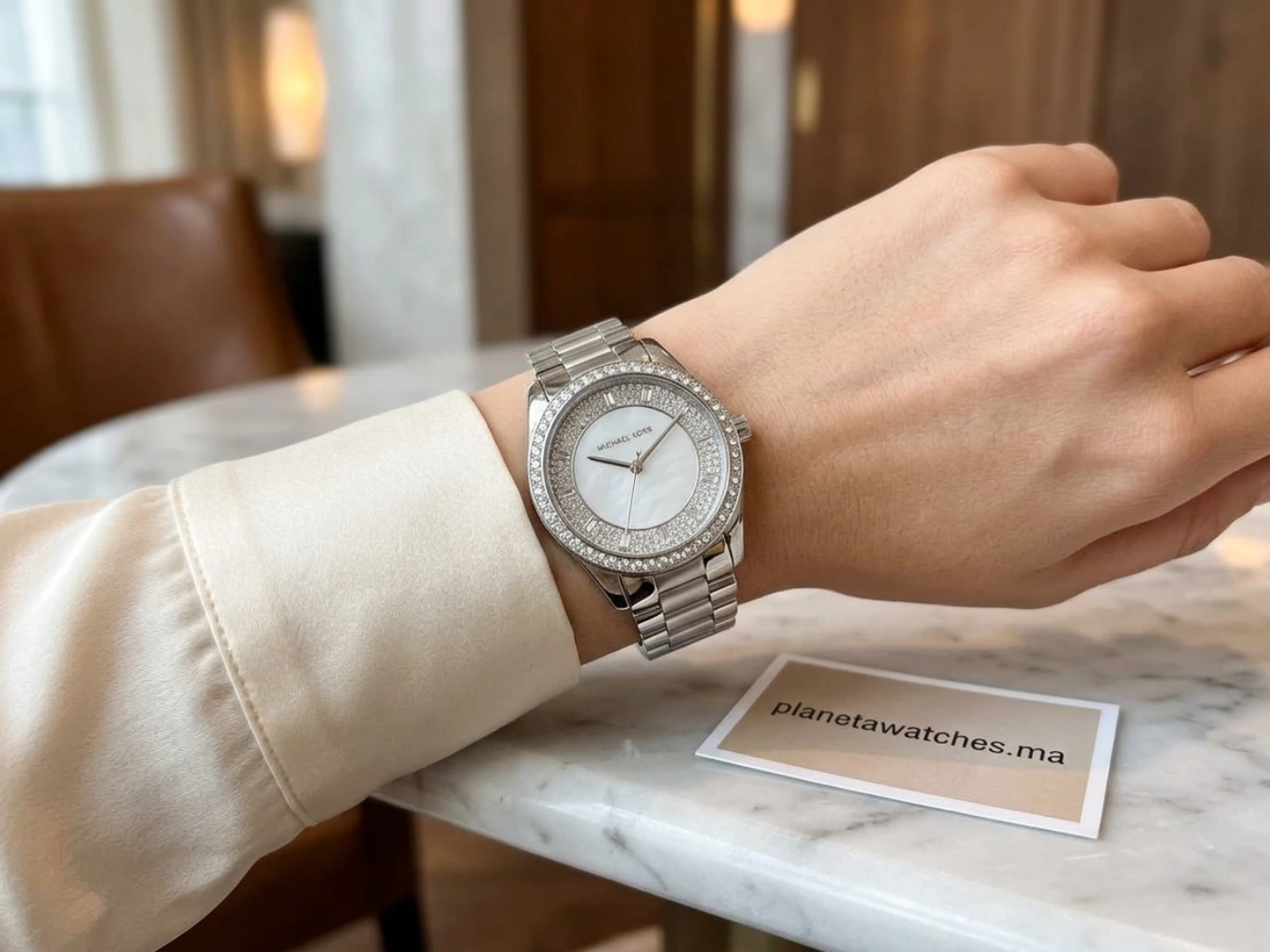 Montre Michael Kors MK7445 Lexington – Montre Femme Acier Argenté, Cadran Nacré et Cristaux - الصورة 4