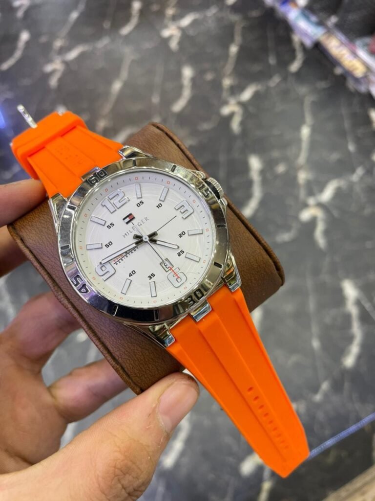 Montre Tommy Hilfiger Orange pour Homme – Bracelet Silicone & Cadran Blanc Sport